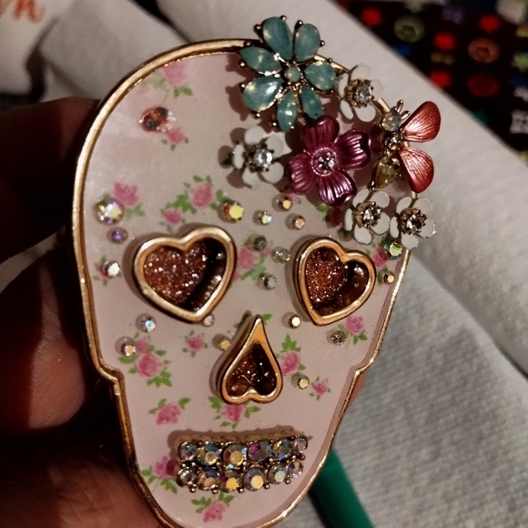 BETSEY JOHNSON Floral Skull Pendant Necklace - Picture 3 of 6